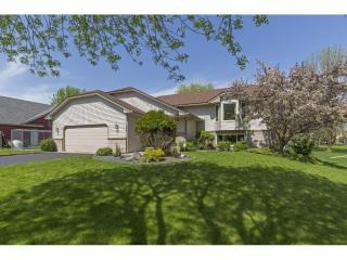 325 Long Lake Ct, Saint Paul, MN 55126-4804