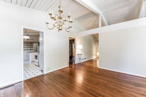 6227 Hunting Creek Rd, Atlanta GA  30328-3322 exterior