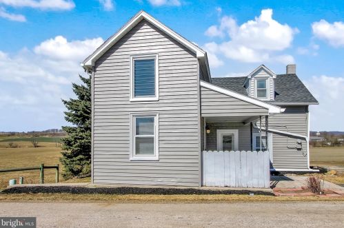 6833 Cannery Rd, Hanover, PA 17331-6802