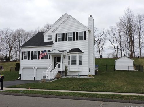 51 Nutmeg Ct, Middletown, CT 06457-2393