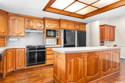 2515 Willow Hl Dr, Sandy UT 84093-1894 exterior