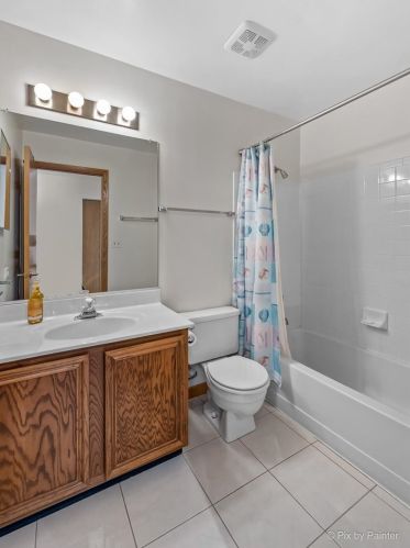 1168 Chalet Dr, Carol Stream IL  60188-3972 exterior