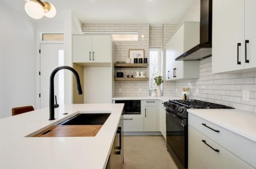 4907 Delores Ave, Austin TX  78721-2107 exterior