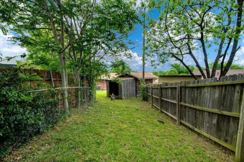 1854 Wintergreen Rd, Carrollton TX 75006-7543 exterior