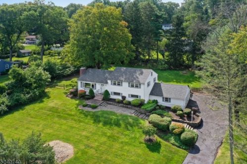 61 Lupine Way, Stirling, NJ 07980-1012
