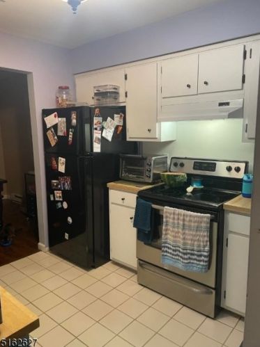 39 Hillside Ct, Clinton, NJ 08809-1136