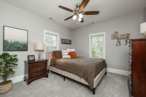 231 Douglas Ave, Naperville IL  60540-4409 exterior