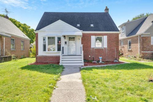 19 166th Pl, Calumet City, IL 60409-6315