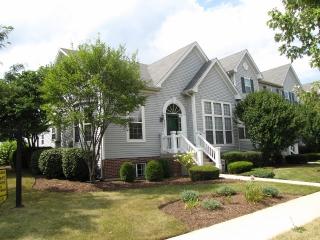 2021 Swan Ln, Batavia, IL 60510-8921