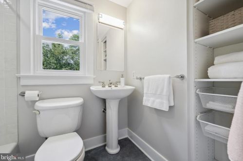 30 Robert Rd, Princeton NJ  08540-5333 exterior