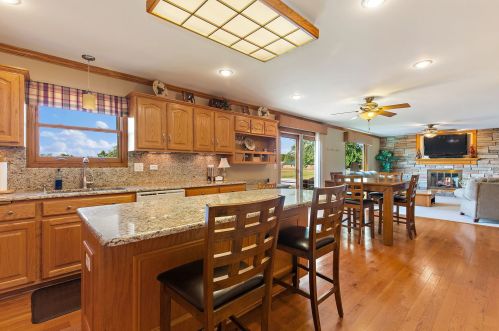 424 Fox Run Ln, Pingree Grove, IL 60140-9637