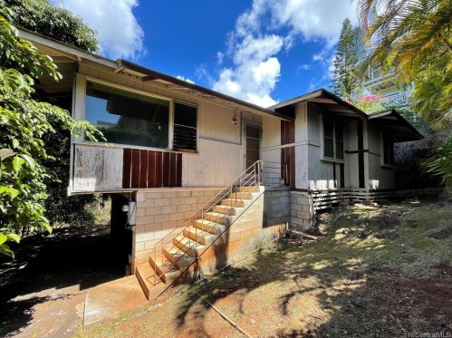 3904 Maunahilu Pl, Honolulu, HI 96816-3918