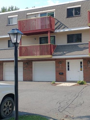 86 Churchill Dr, Hartford, CT 06111-4023