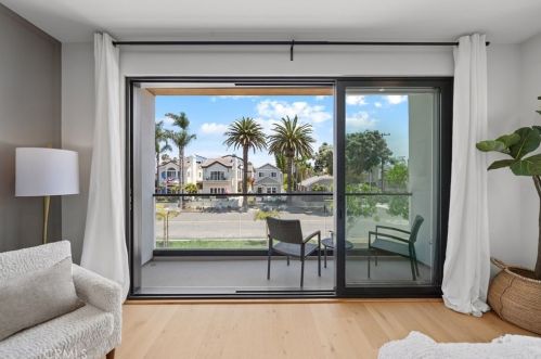 605 12th St, Huntington Beach CA  92648-4035 exterior