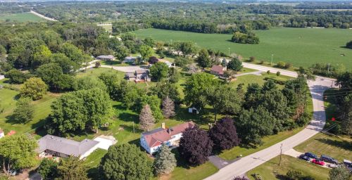 4653 Orchard Ln, Rockford, IL 61101-1710