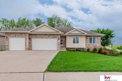 601 Mulberry Ln, Springfield, NE 68059-3229