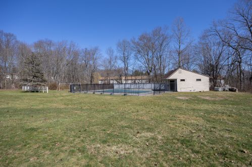 75 Spice Hill Dr, Wallingford CT  06492-4330 exterior