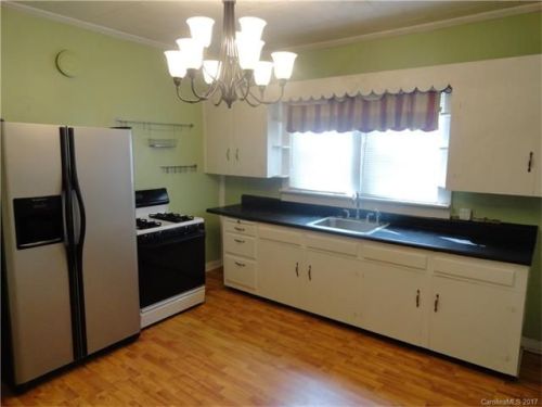 1407 Congress St, Gastonia, NC 28054-7514