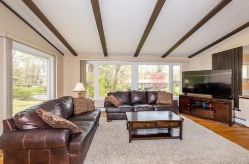 75 Tumblebrook Dr, Wapping, CT 06074-2218