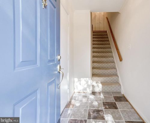 6150 Glen Eagles Ct, Falls Church, VA 22044-2563