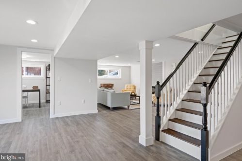 8114 Drayton Ln, Springfield VA  22151-1814 exterior
