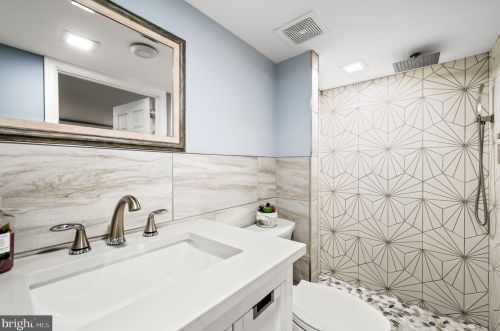 2833 10th St, Philadelphia PA 19122-6021 exterior