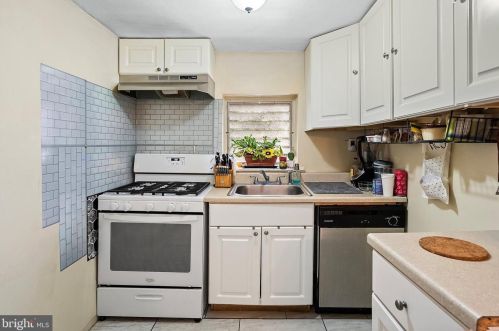 887 Lalor St, Trenton NJ  08610-6558 exterior