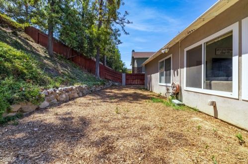 1180 Currier Ave, Simi Valley CA 93065-5162 exterior