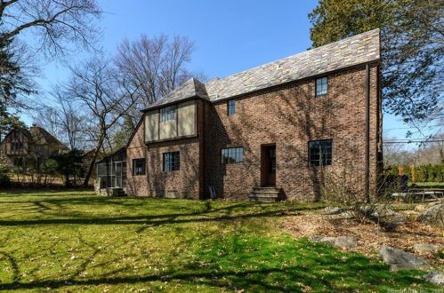 4 Jarvis St, Norwalk CT  06851-2824 exterior