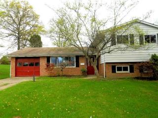 4371 Pinecroft Dr, Cincinnati, OH 45211-2307