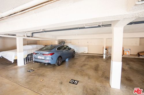 933 11th St, Santa Monica CA  90403-2951 exterior