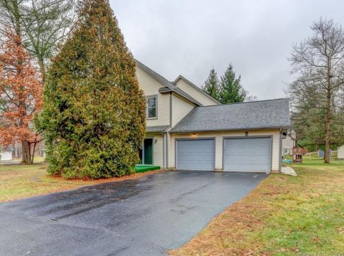 17 Arrowwood Cir, Wapping, CT 06074-2624
