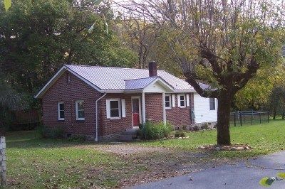 27 Bartlett St, Sylva, NC 28779-2539