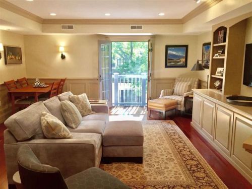 68 State St, Portsmouth, NH 03801-3824