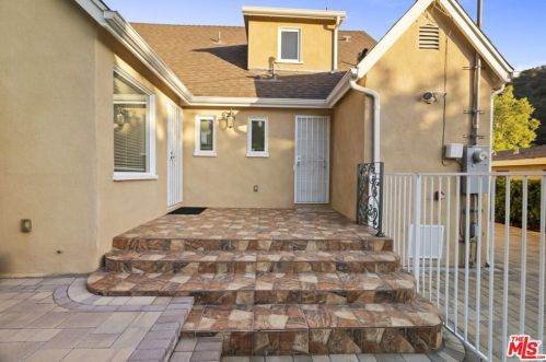 2417 Glenoaks Blvd, Glendale CA  91206-3027 exterior