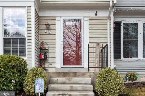 882 Smartts Ln, Leesburg, VA 20176-4810