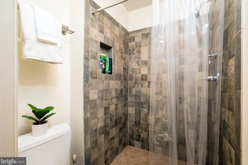 2612 Belle Crest Ln, Silver Spring MD 20906-3173 exterior