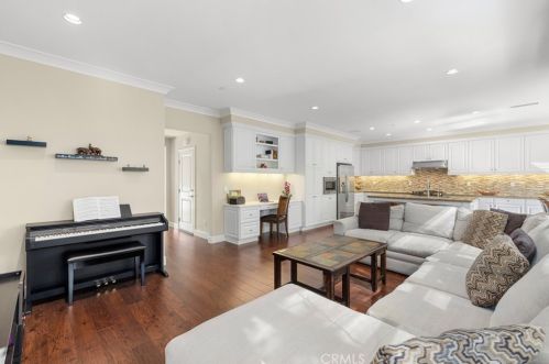 66 Rembrandt, Irvine CA  92620-7314 exterior