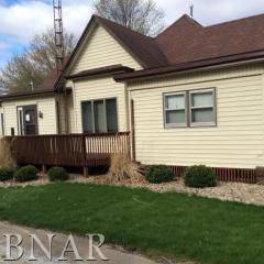 302 Oak St, Colfax, IL 61728-8927