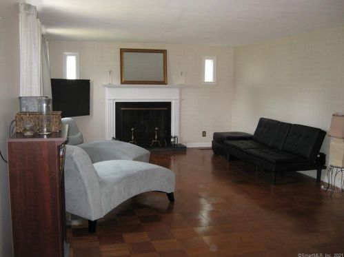66 Cindy Ln, Kensington, CT 06037-3105