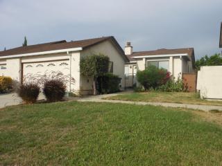 974 Dempsey Rd, Milpitas, CA 95035-6421