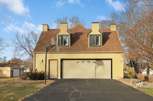 1009 2nd St, Hastings, MN 55033-1402
