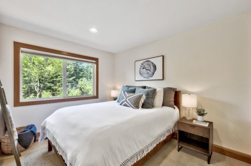 11455 Sitzmark Way, Truckee CA  96161-6163 exterior