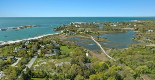 30 Hazard Rd, Middletown, RI 02840-4260