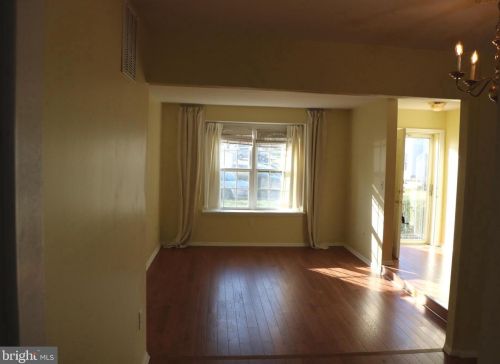 7912 Bubbling Brook Cir, Springfield VA  22153-2604 exterior