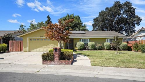 8725 Armagh Ct, Elk Grove, CA 95624-1705