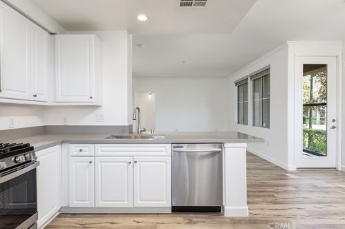 2122 Watermarke Pl, Irvine CA  92612-1698 exterior