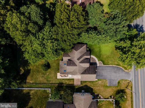 1022 Rockledge Dr, Carlisle PA  17015-9127 exterior