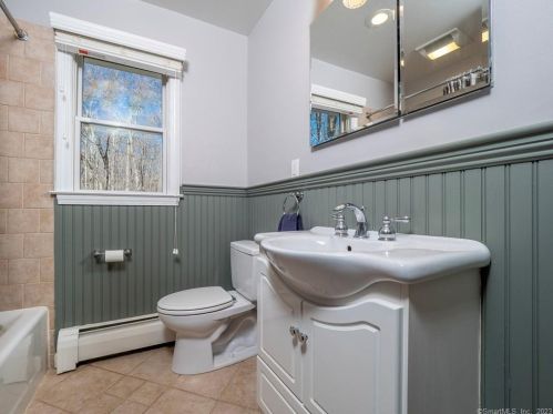 26 Snowberry Ln, Wilton CT  06897-1130 exterior