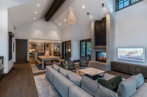 9512 Dunsmuir Way, Truckee CA exterior